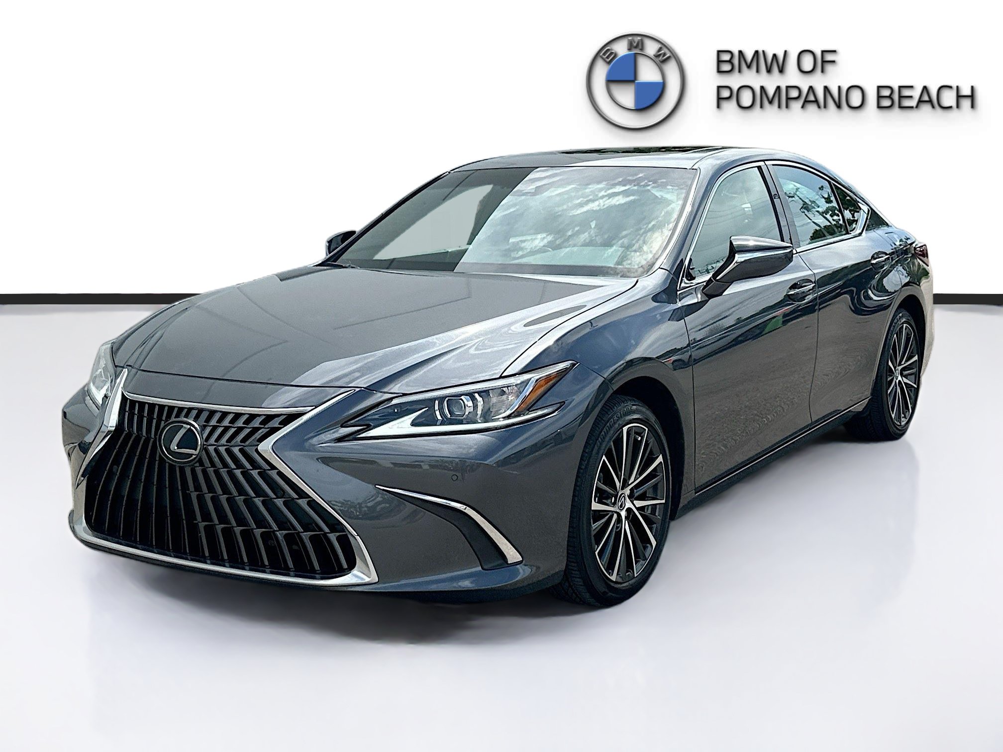 Used 2024 Lexus ES 350 w/ Premium Package FWD image 3