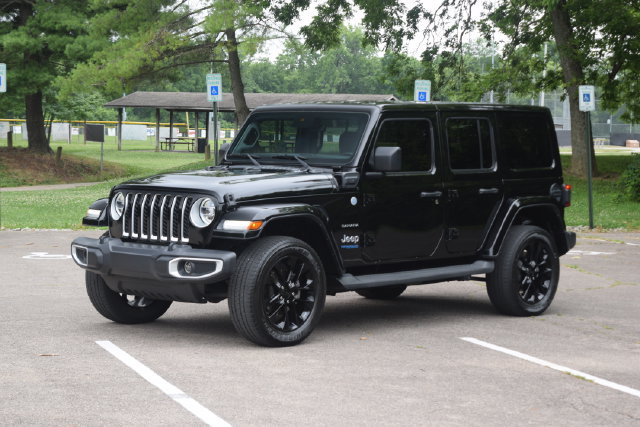Used 2021 Jeep Wrangler Unlimited Sahara w/ Cold Weather Group AWD/4WD image 20