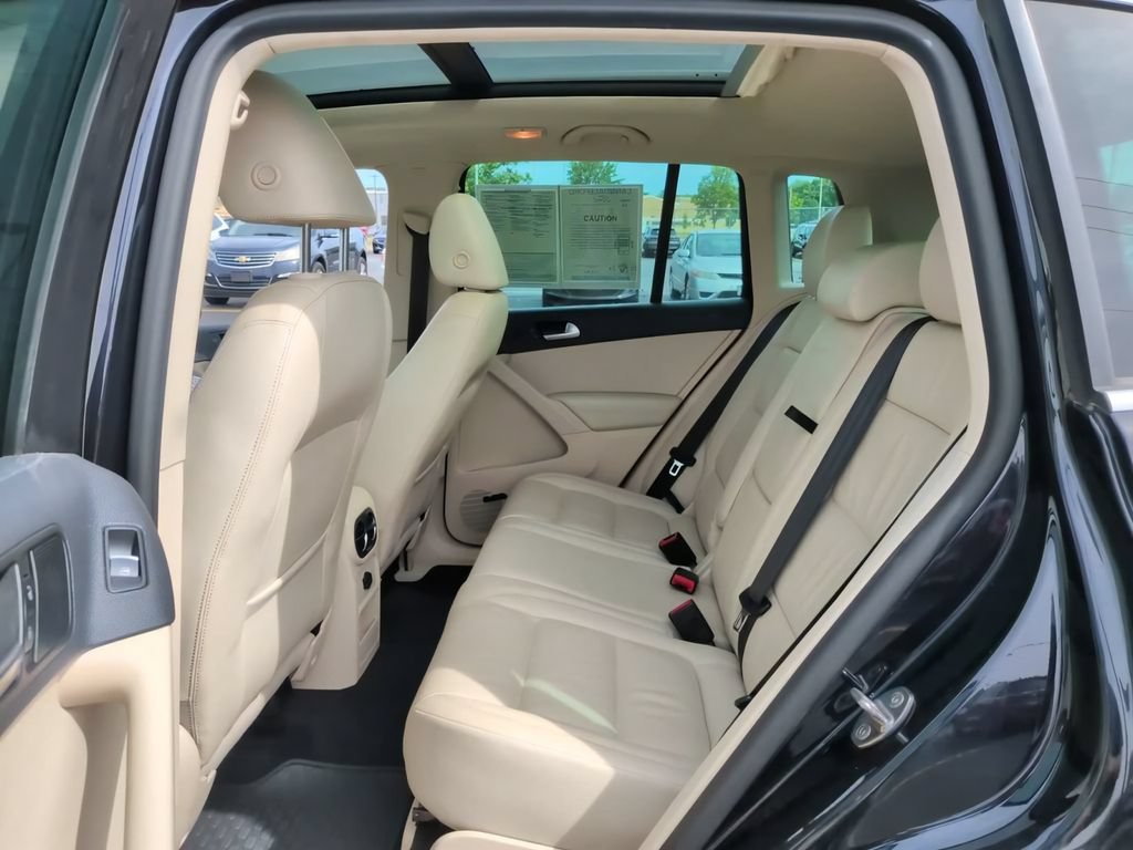 Used 2017 Volkswagen Tiguan SEL FWD image 12