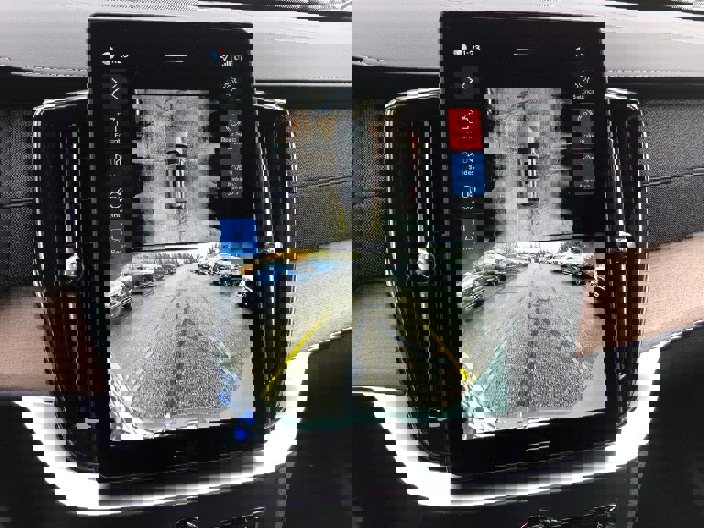 New 2026 Volvo XC90 T8 Plus w/ Protection Package Premier image 25