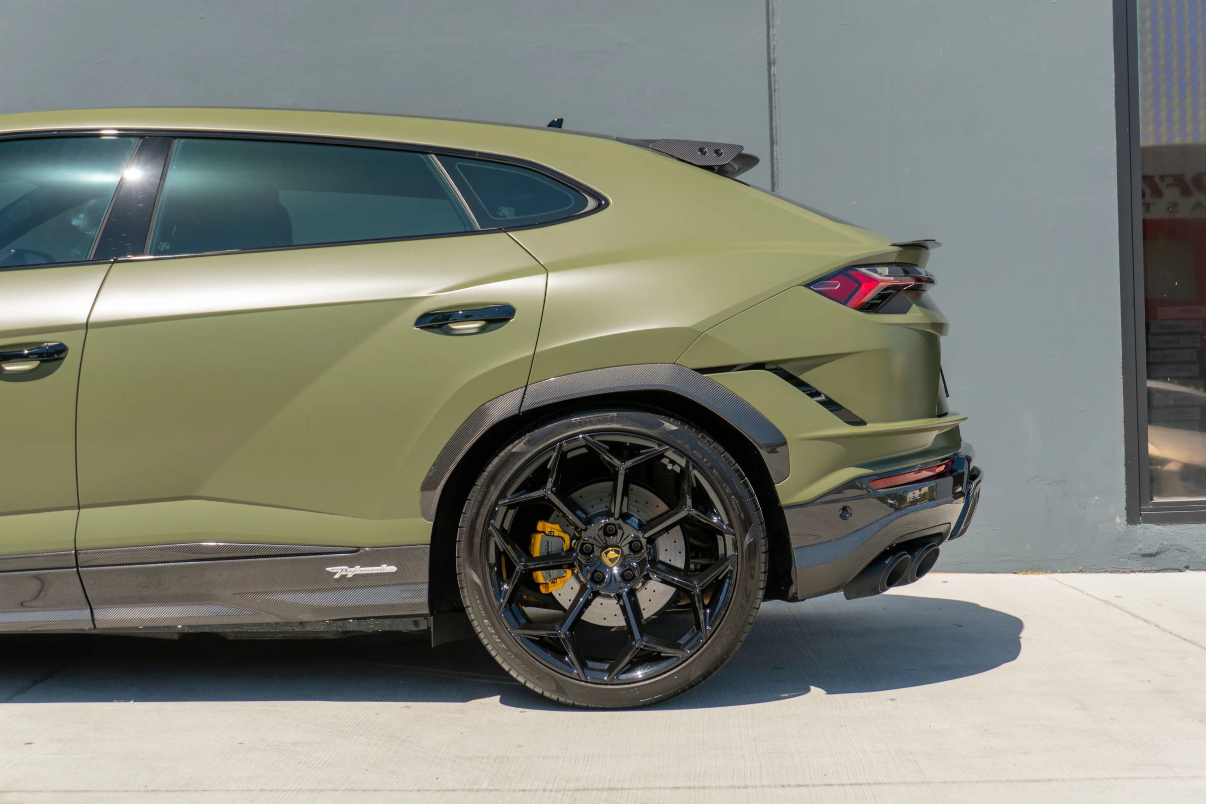 Used 2024 Lamborghini Urus Performante AWD/4WD image 21