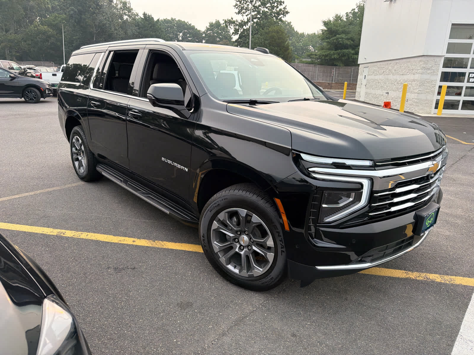 Certified 2026 Chevrolet Suburban LT w/ Comfort Package AWD/4WD image 2