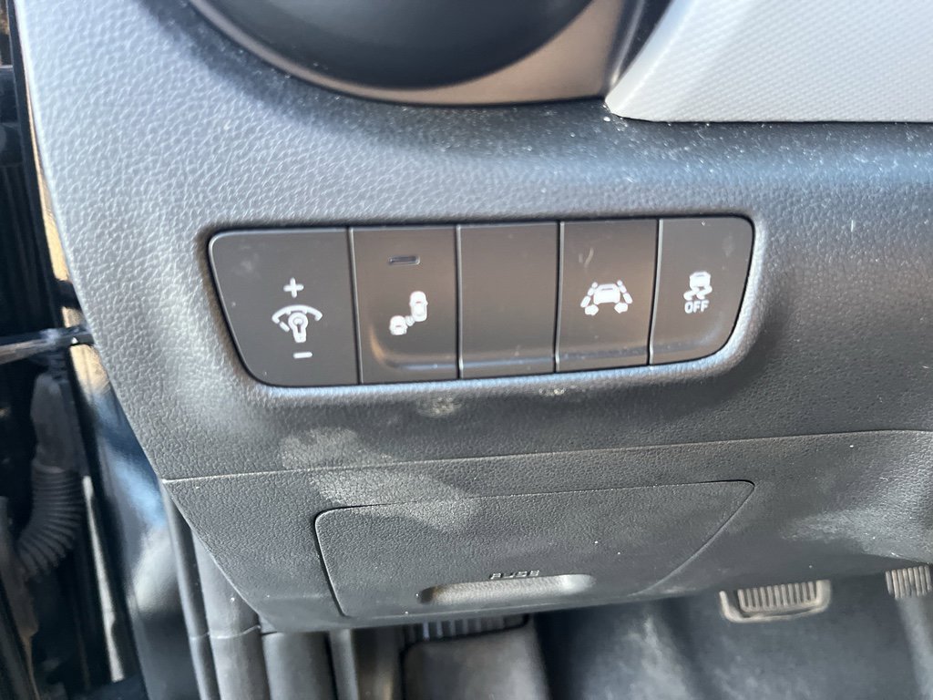 Used 2021 Hyundai Kona Limited image 12