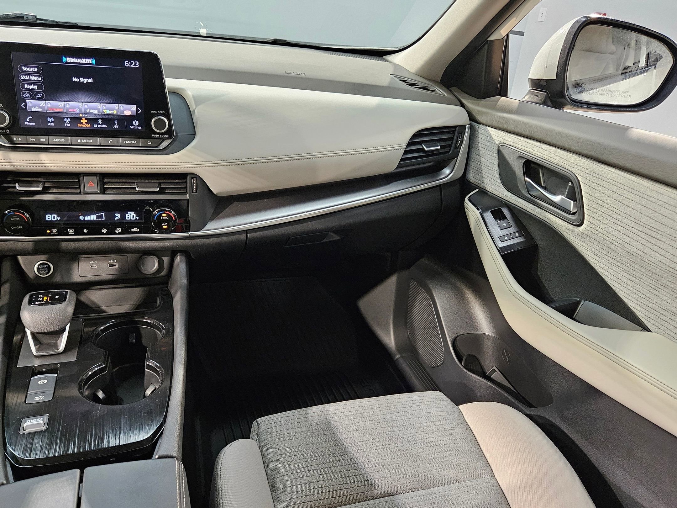 Used 2023 Nissan Rogue SV image 11