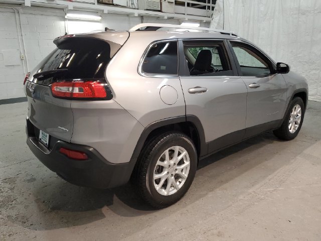 Used 2016 Jeep Cherokee Latitude AWD/4WD image 7
