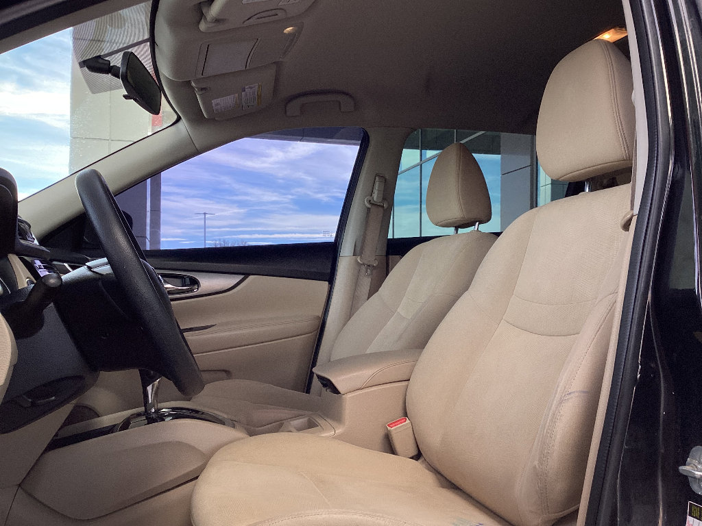 Used 2016 Nissan Rogue SV image 14