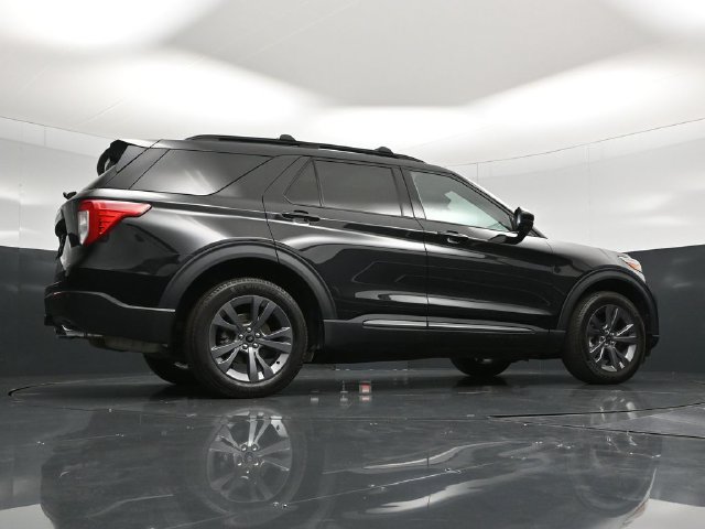 Used 2023 Ford Explorer XLT w/ XLT Sport Appearance Package AWD/4WD image 56