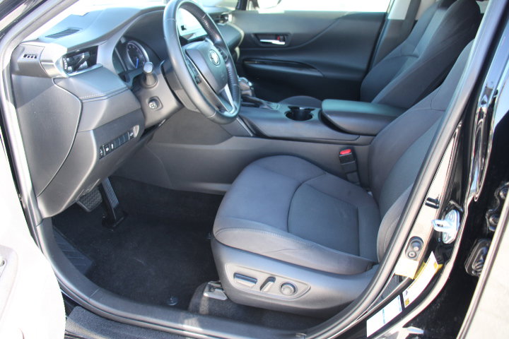 Used 2021 Toyota Venza LE image 11