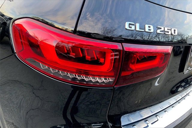 Used 2020 Mercedes-Benz GLB 250 4MATIC image 25
