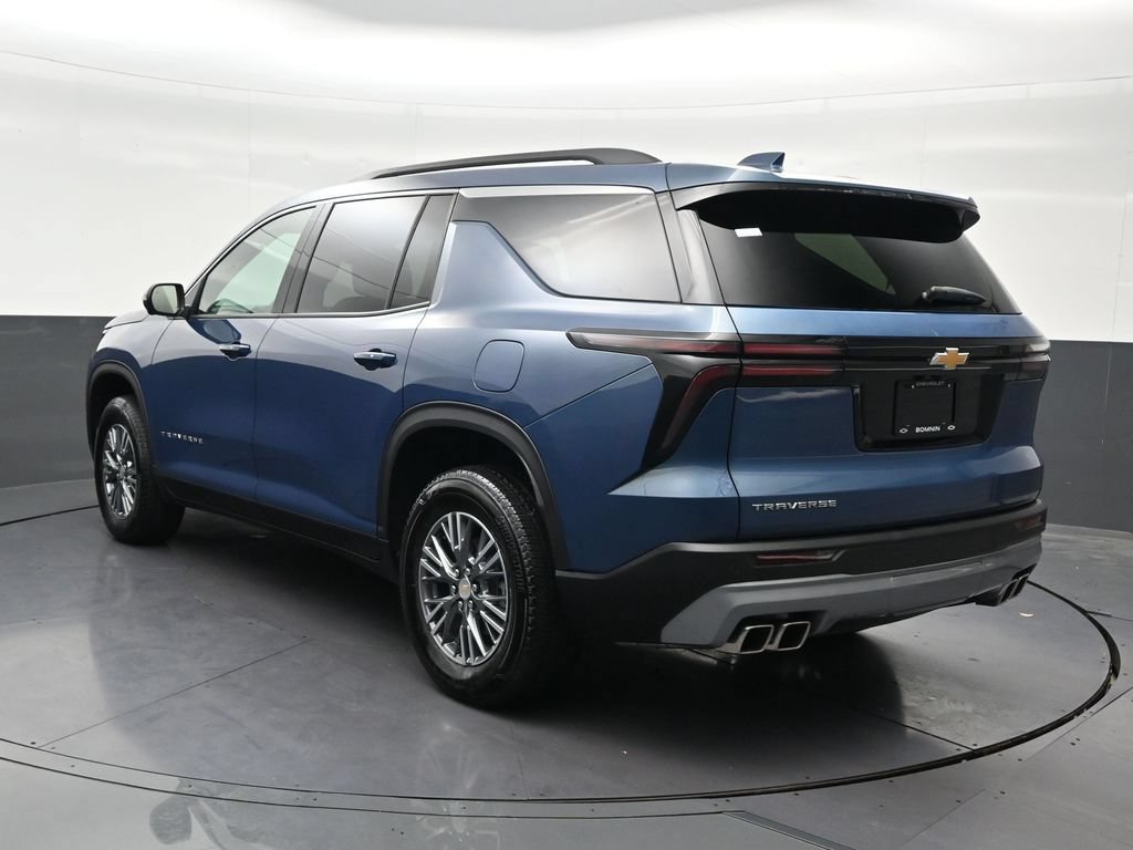 Used 2025 Chevrolet Traverse LT w/ Driver Confidence Package FWD image 3