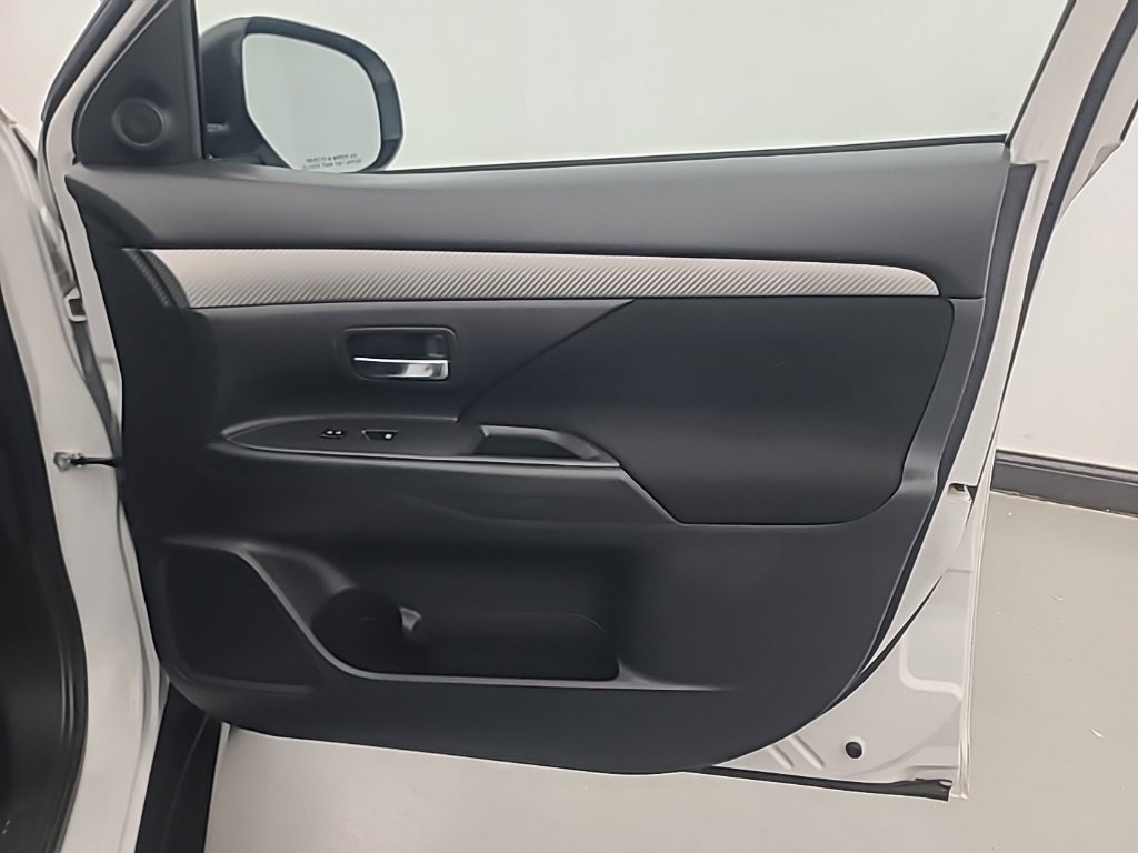 Used 2017 Mitsubishi Outlander ES FWD image 12