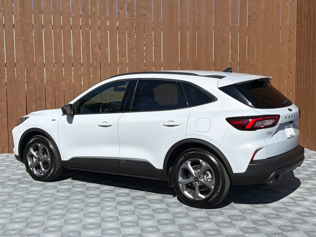 Used 2025 Ford Escape ST-Line w/ Equipment Group 301A image 18