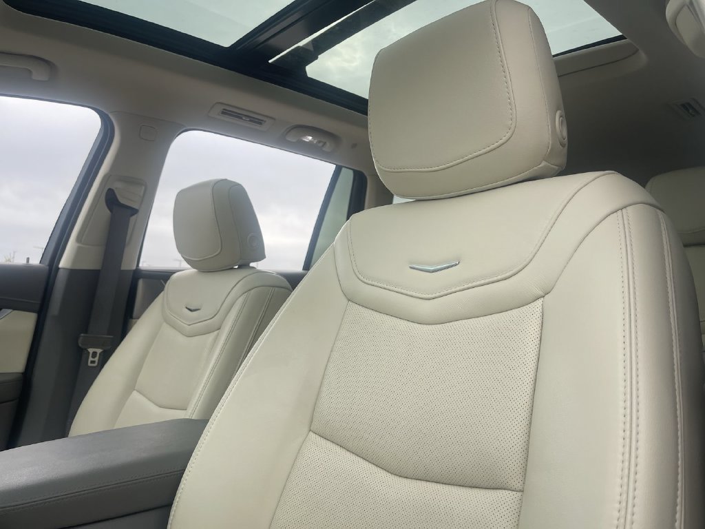 Used 2025 Cadillac XT6 Premium Luxury w/ LPO, Floor Liner Package AWD/4WD image 6
