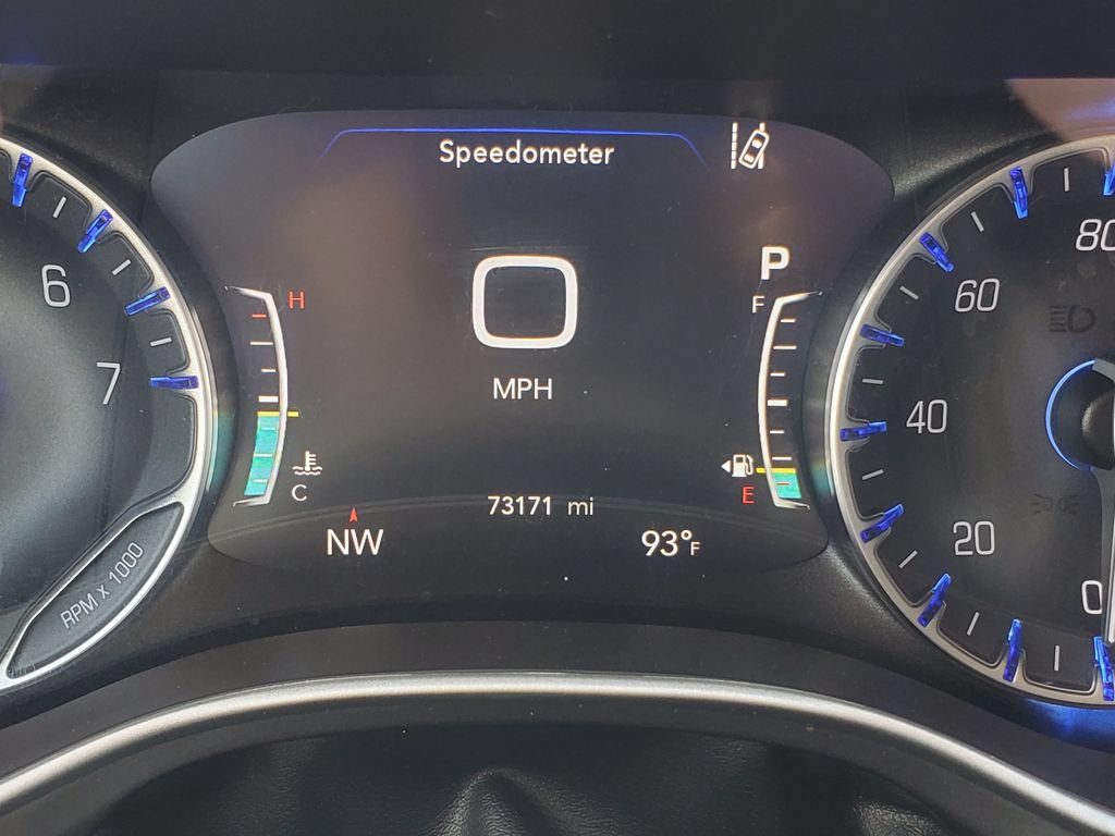 Used 2023 Chrysler Pacifica Touring-L FWD image 13