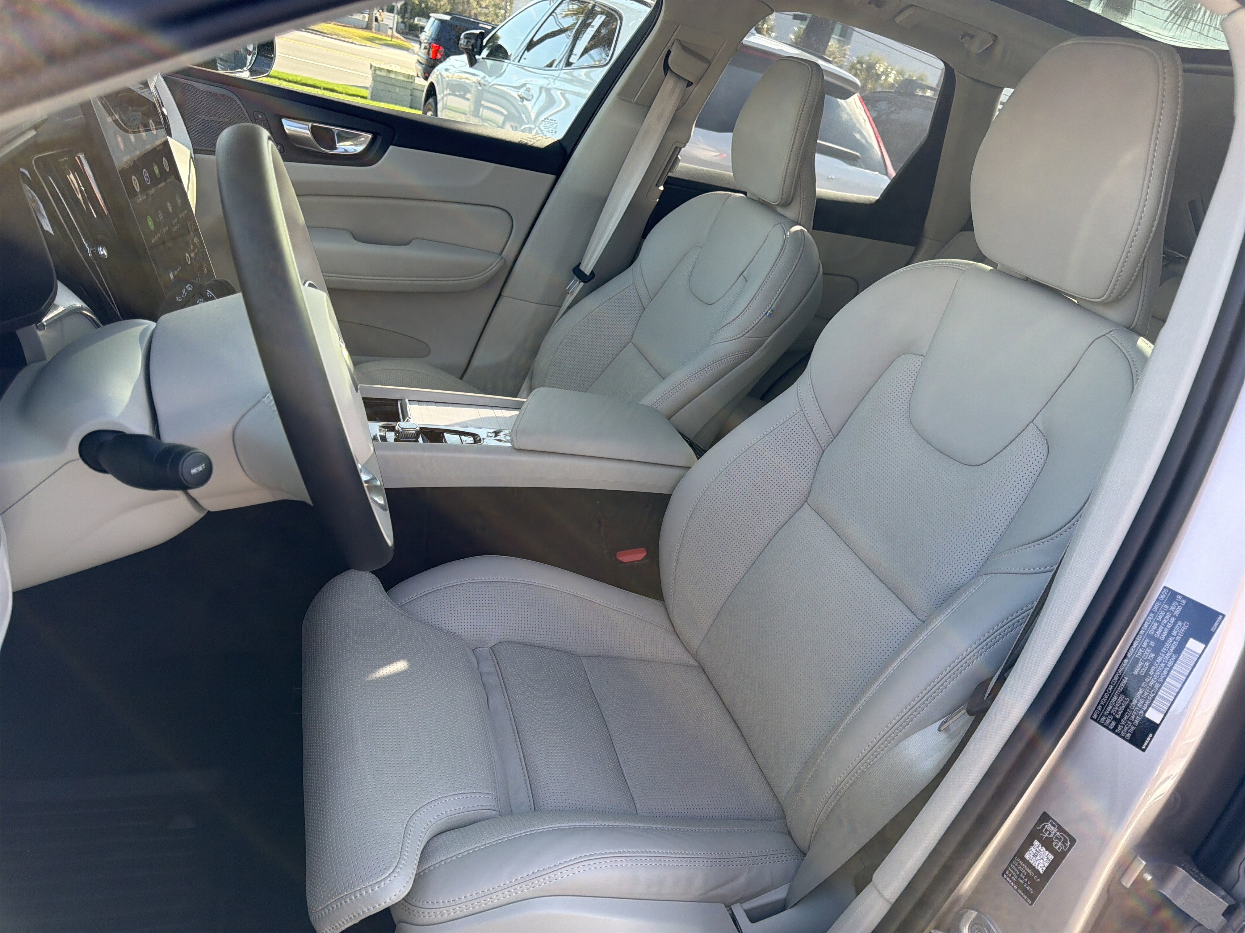 Used 2026 Volvo XC60 B5 Ultra w/ Protection Package Premier image 16