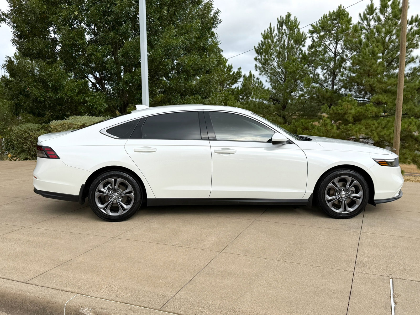 Used 2023 Honda Accord EX image 7