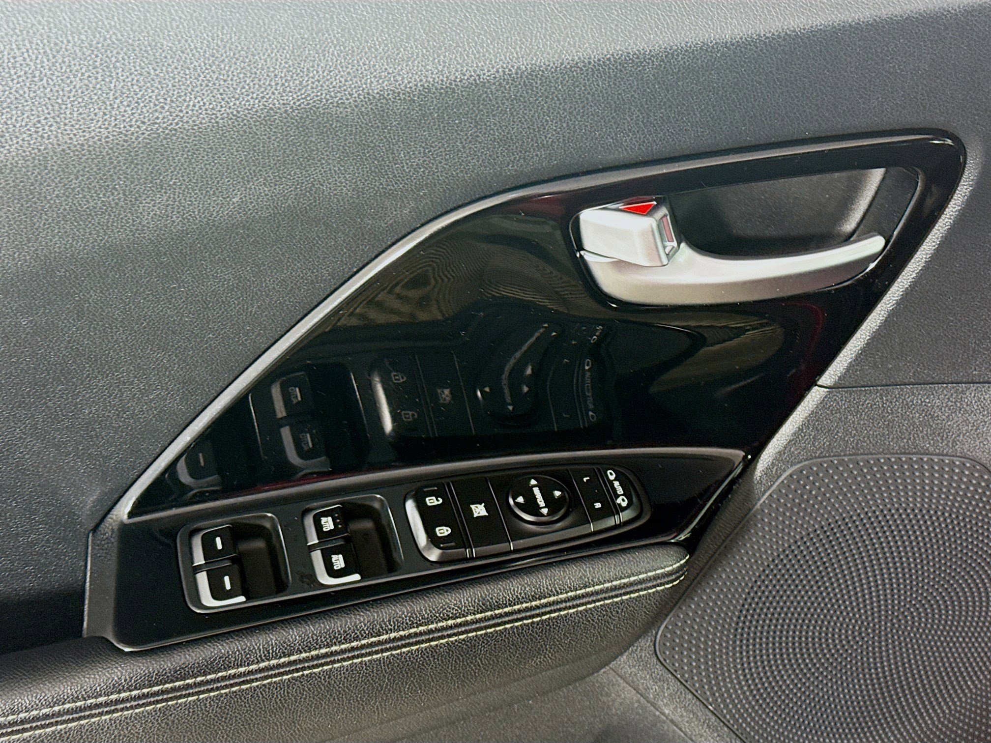 Used 2022 Kia Niro EX w/ Cold Weather Package image 24