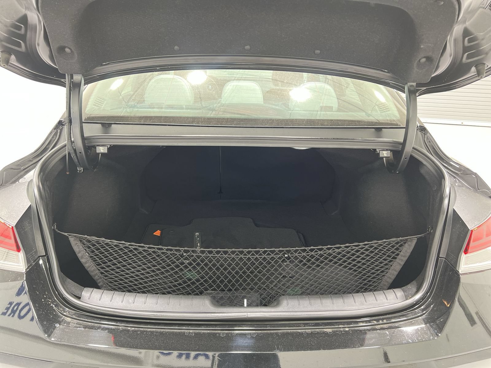 Used 2025 Hyundai Elantra Limited FWD image 23
