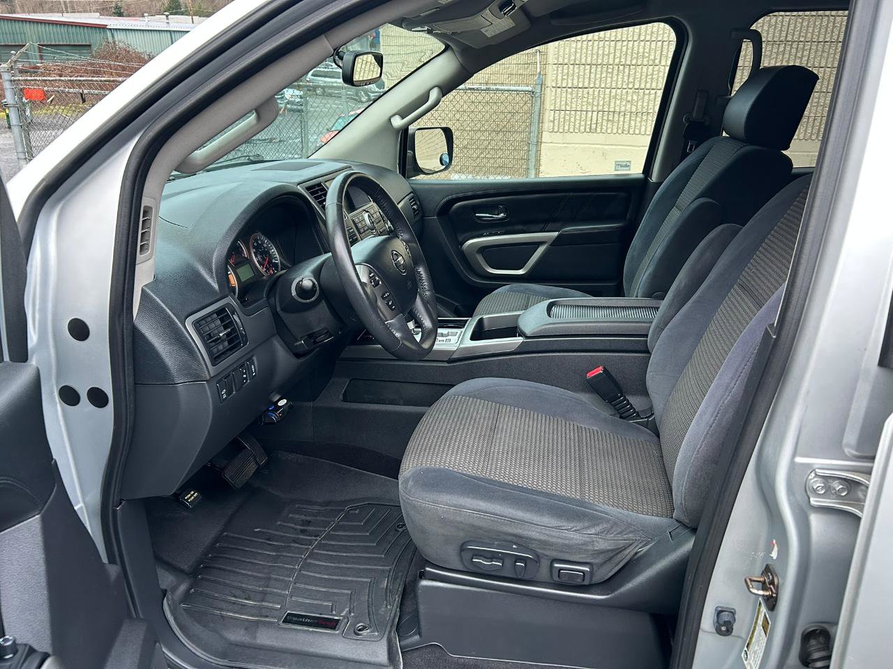 Used 2015 Nissan Armada SV AWD/4WD image 11