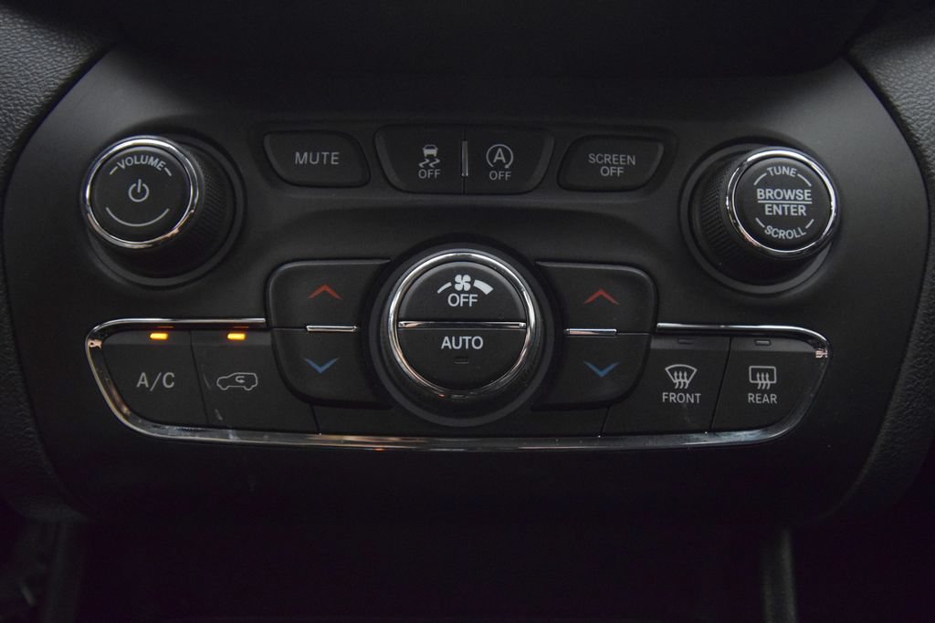 Used 2022 Jeep Cherokee Latitude Lux FWD image 34