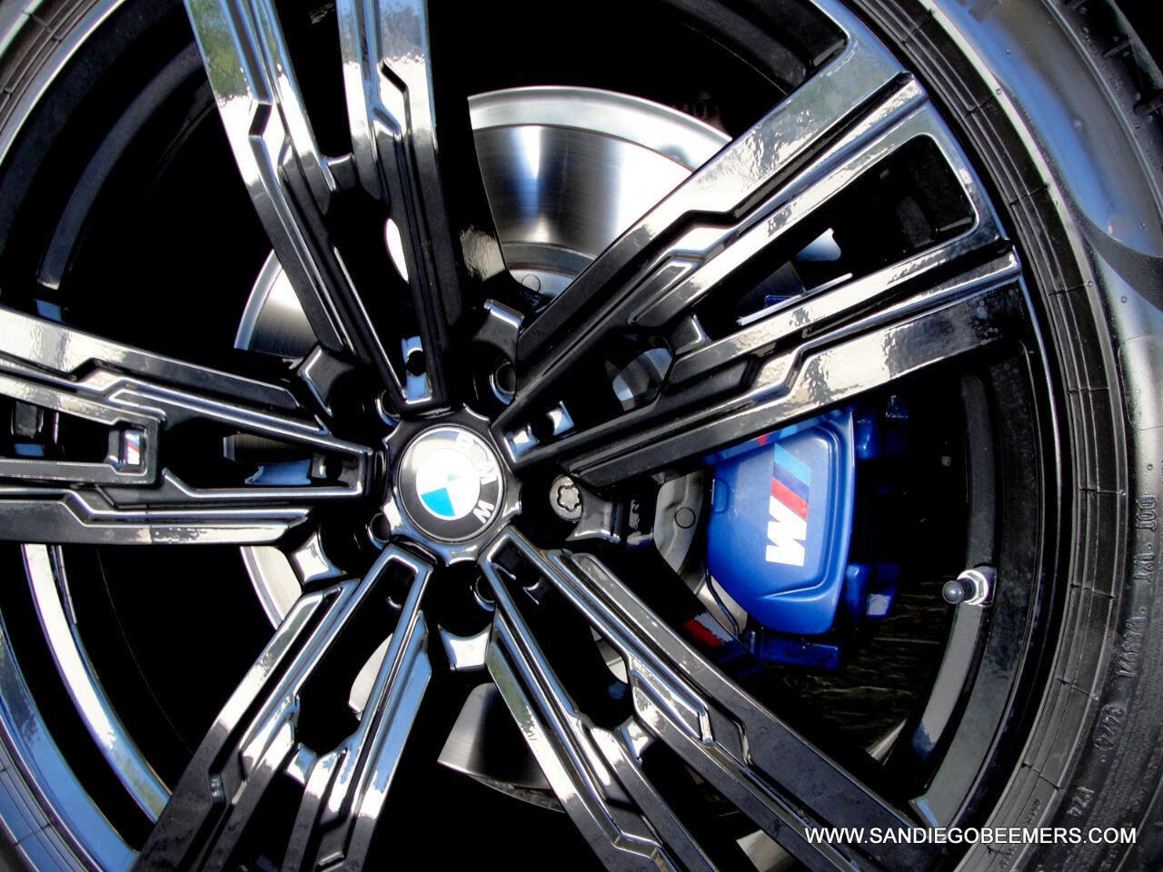 Used 2023 BMW 740i 740i M SPORT PRO+HUD+SWAROVSKI w/ Parking Assistance Package image 17