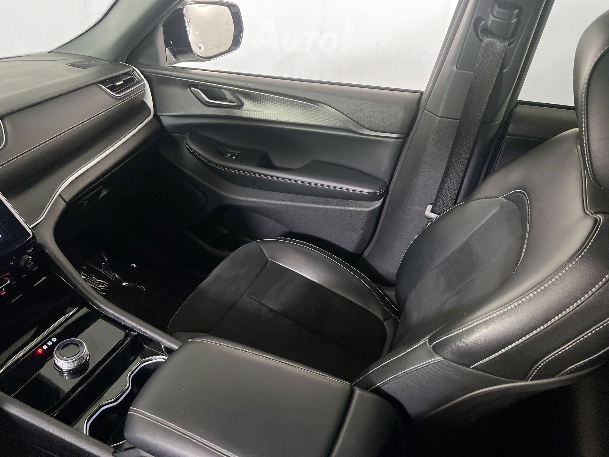 Used 2023 Jeep Grand Cherokee Altitude image 23