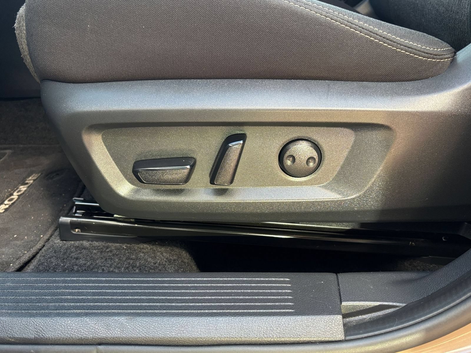 Used 2025 Nissan Rogue SV AWD/4WD image 20