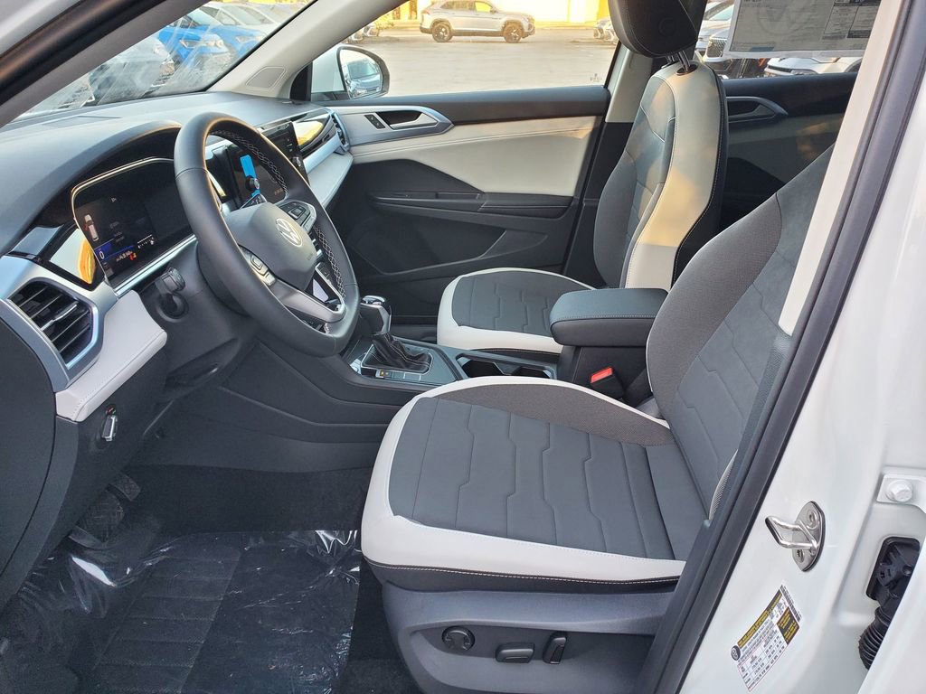 New 2026 Volkswagen Taos SE image 7