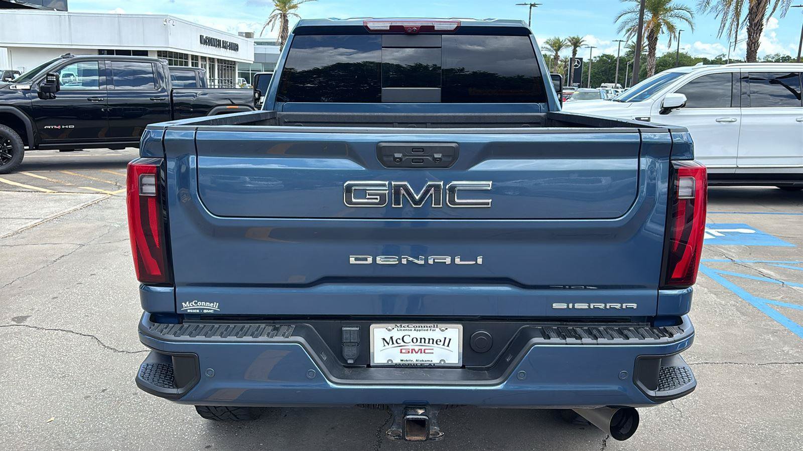 Certified 2024 GMC Sierra 2500 Denali Ultimate AWD/4WD image 6