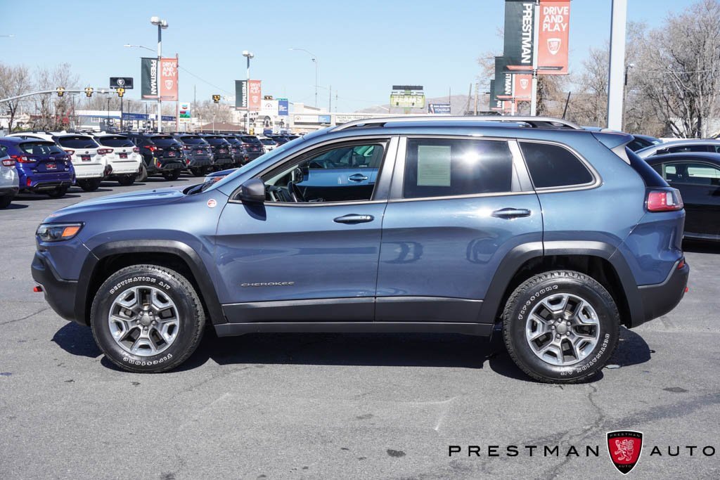 Used 2019 Jeep Cherokee Trailhawk w/ Cold Weather Group image 18