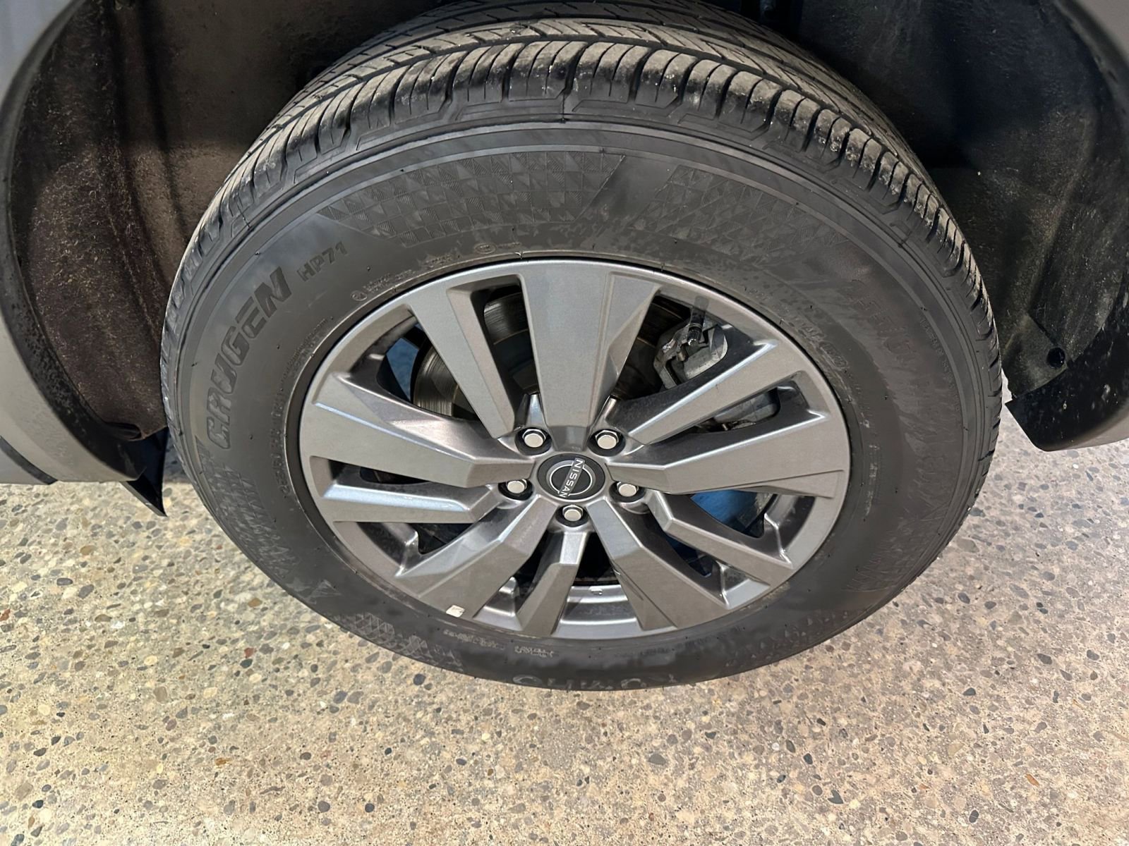 Used 2025 Nissan Pathfinder SV image 32