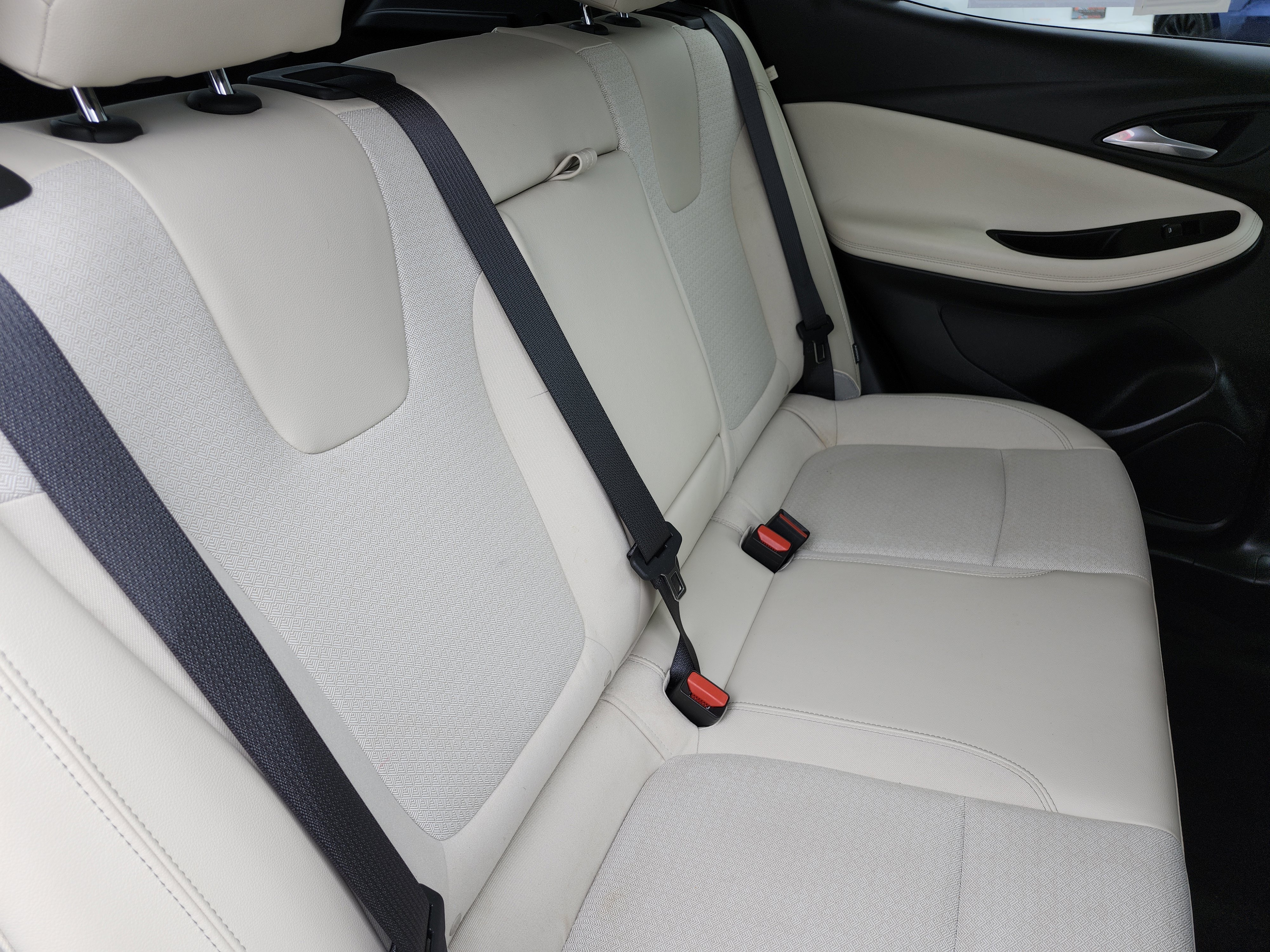 Used 2020 Buick Encore GX Select image 18