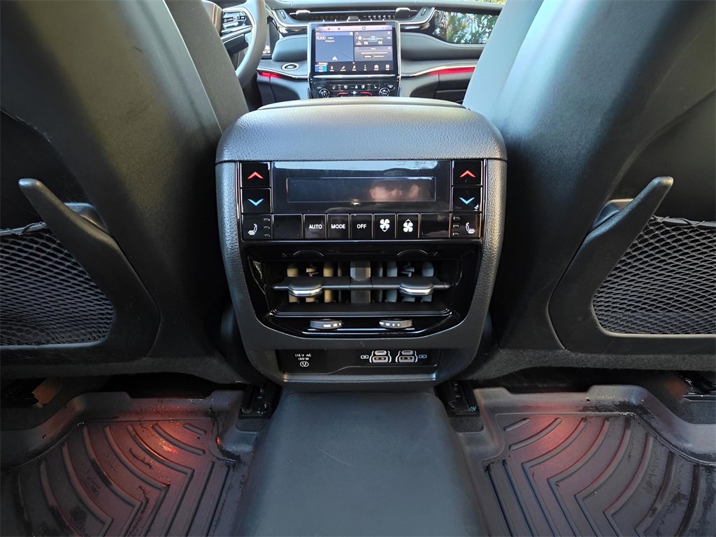 Used 2024 Jeep Grand Cherokee Overland w/ Luxury Tech Group IV image 11