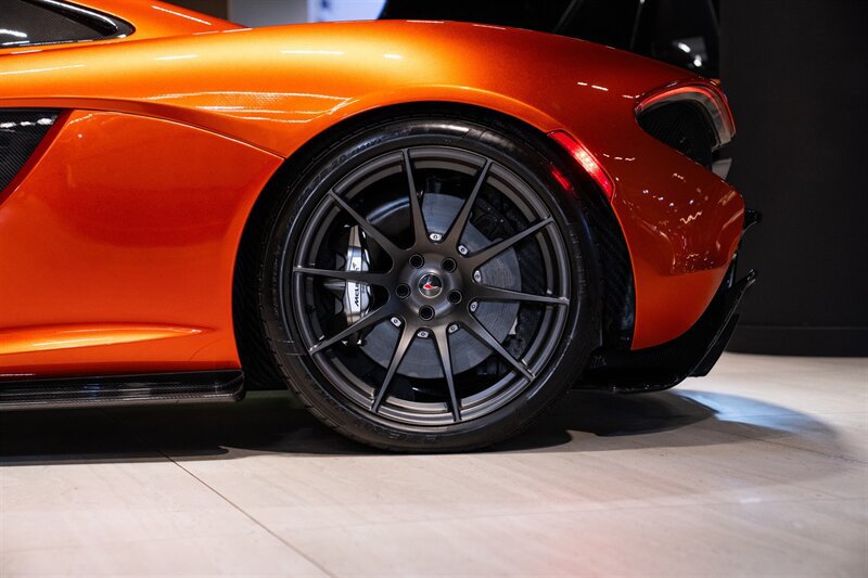 Used 2014 McLaren P1 RWD image 26