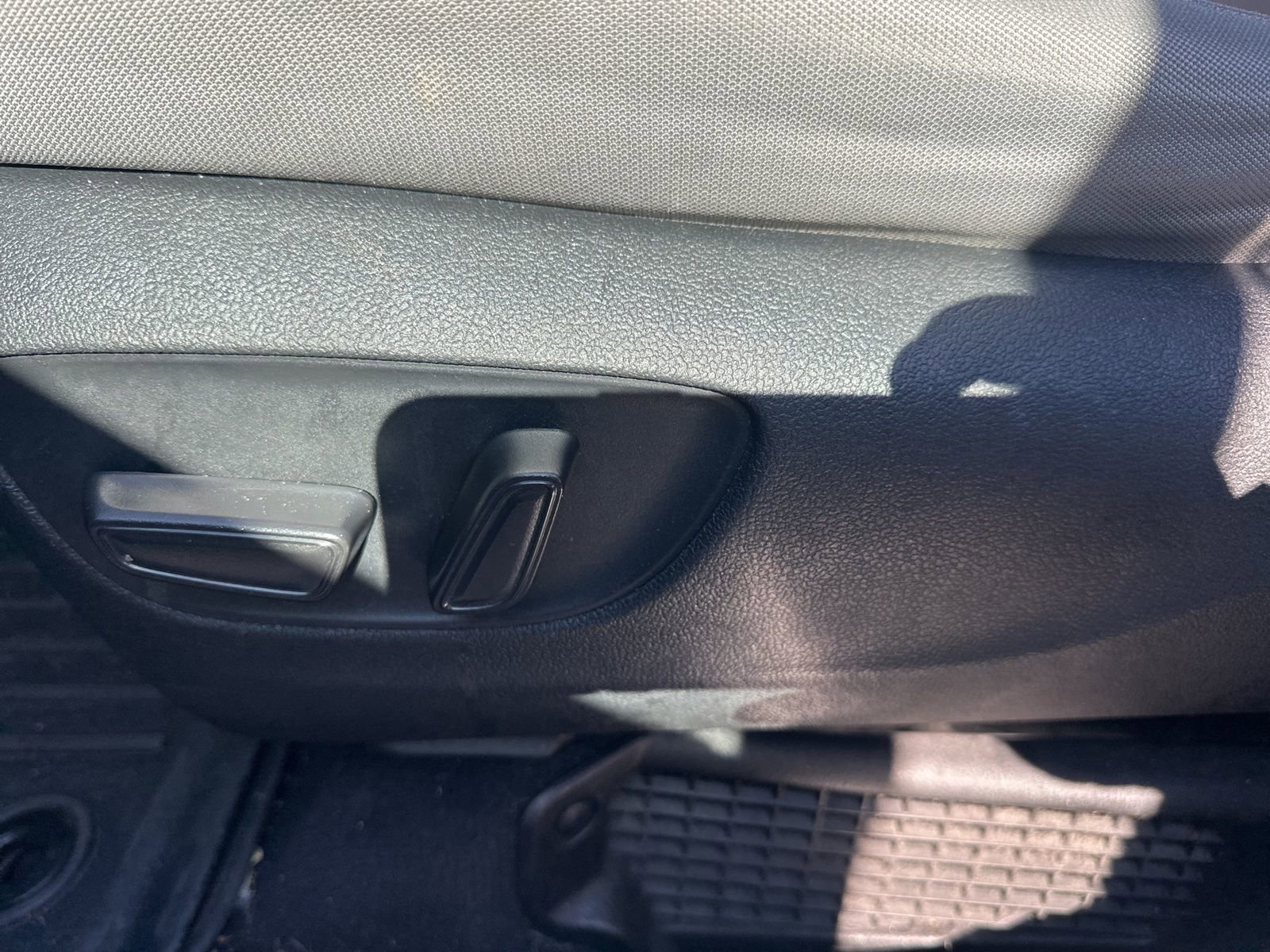 Used 2023 Toyota Sienna LE image 6