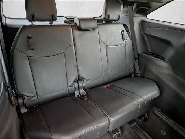 Used 2025 Toyota Sienna XLE Woodland Edition image 22
