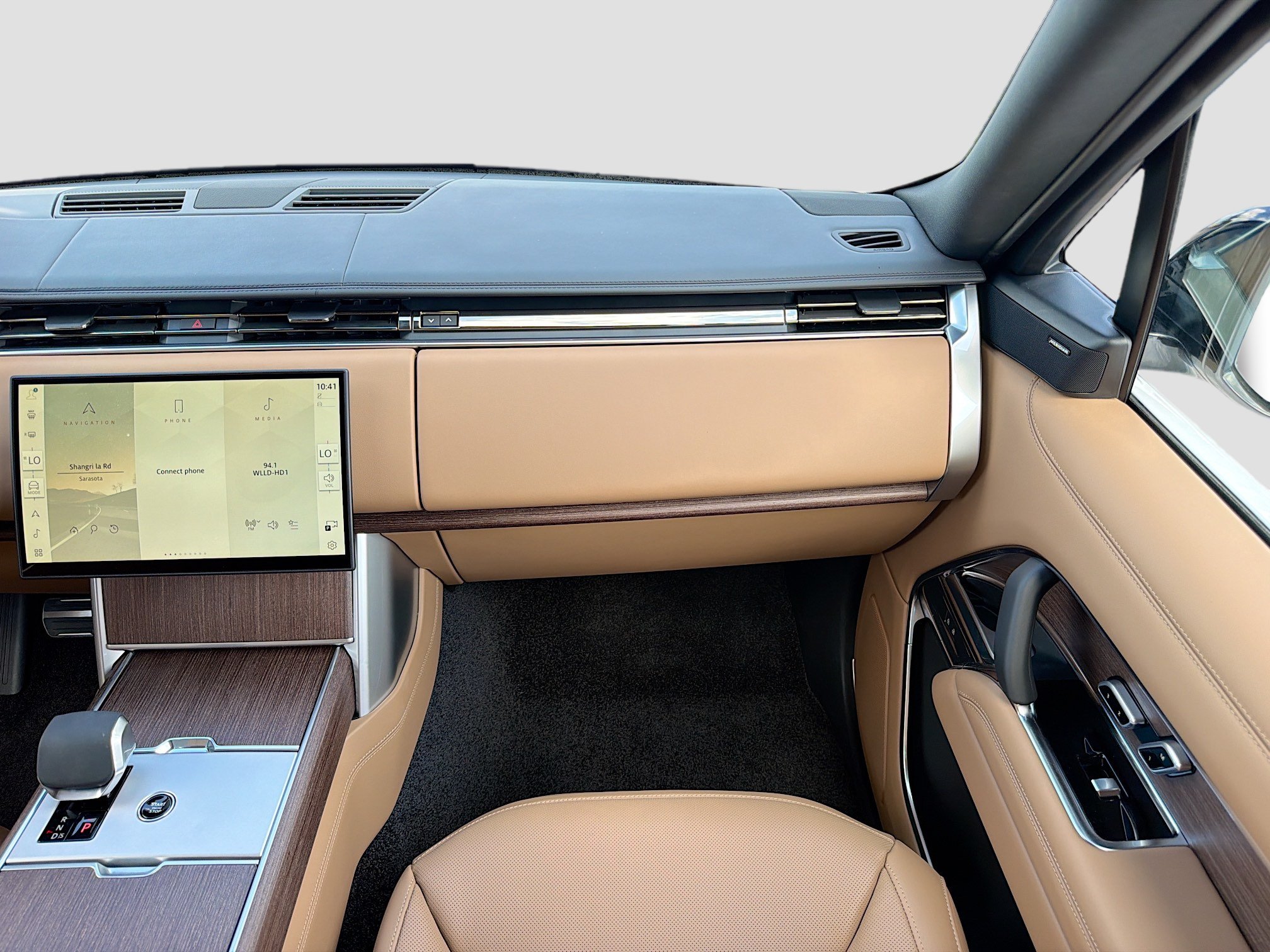 New 2026 Land Rover Range Rover Long Wheelbase SE AWD/4WD image 19