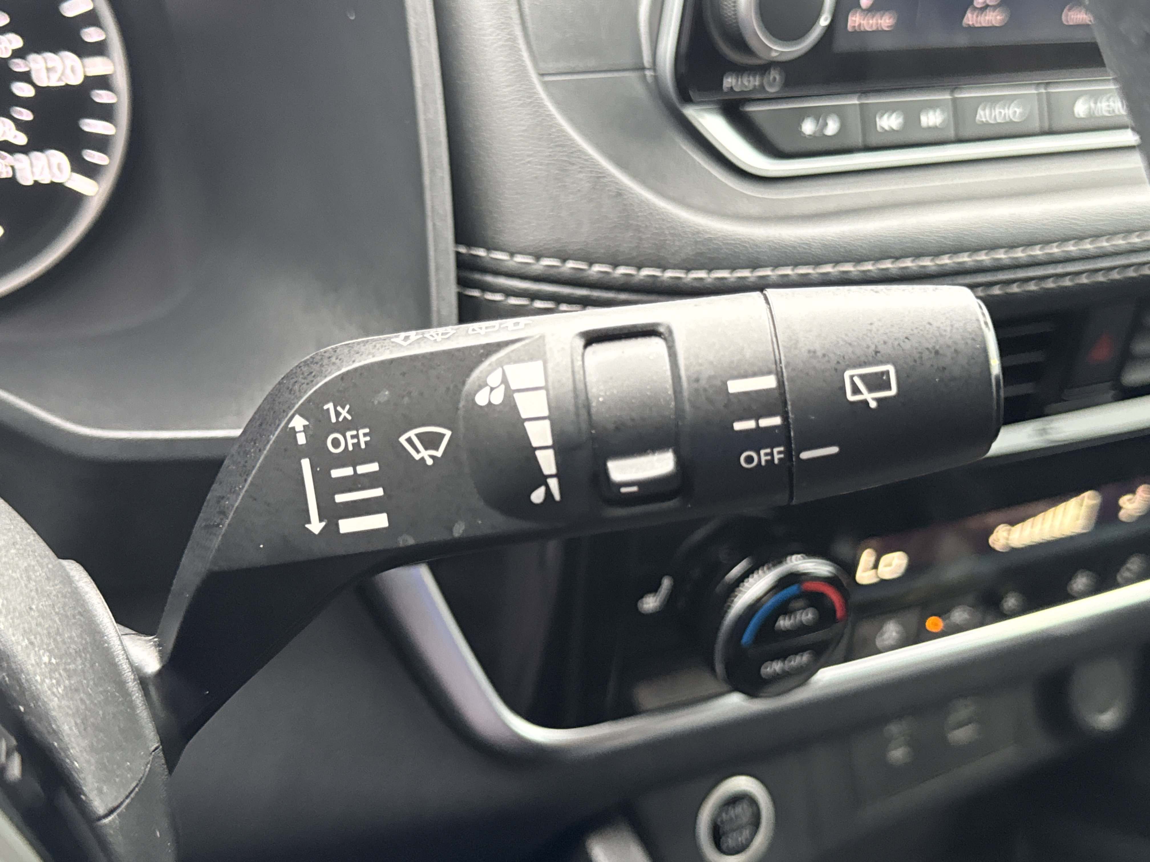 Used 2023 Nissan Rogue SV w/ SV Premium Package image 17