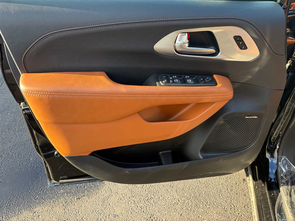 New 2026 Chrysler Pacifica Pinnacle w/ Trailer Tow Group image 16