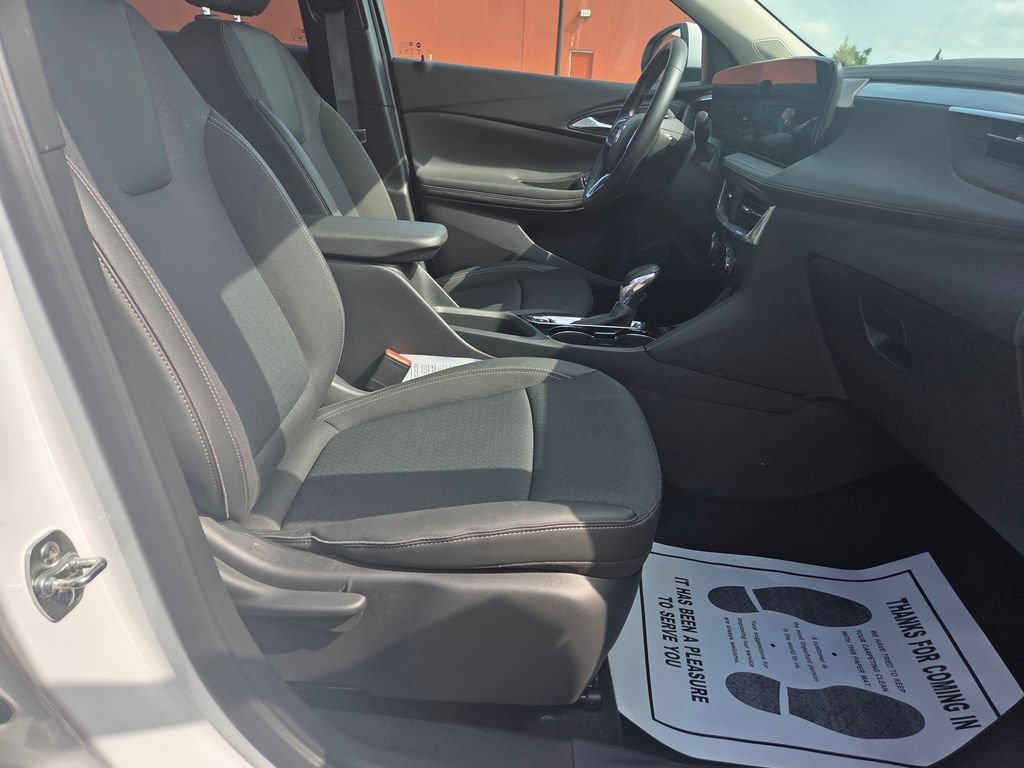 Used 2025 Buick Encore GX Preferred AWD/4WD image 36
