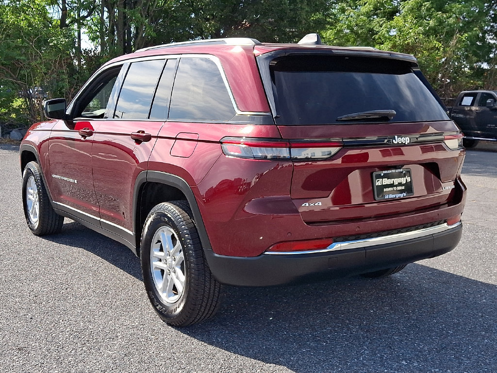 Certified 2025 Jeep Grand Cherokee Laredo w/ Luxury Tech Group I AWD/4WD image 7