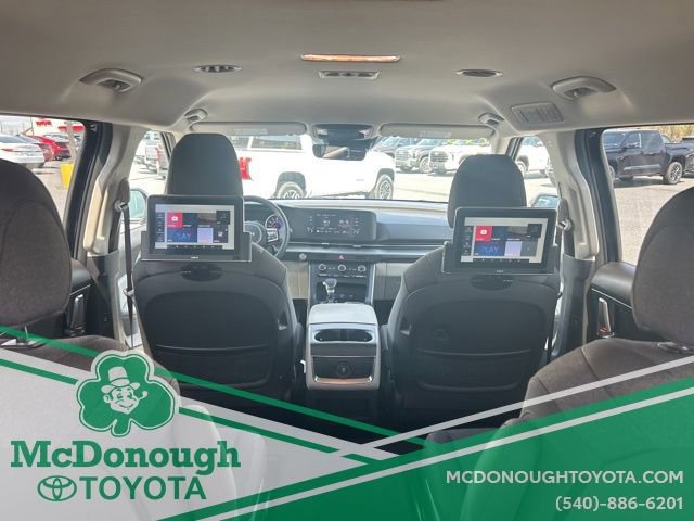 Used 2023 Kia Carnival LX image 9