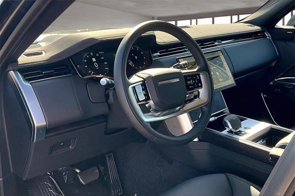 New 2025 Land Rover Range Rover Long Wheelbase SE image 6