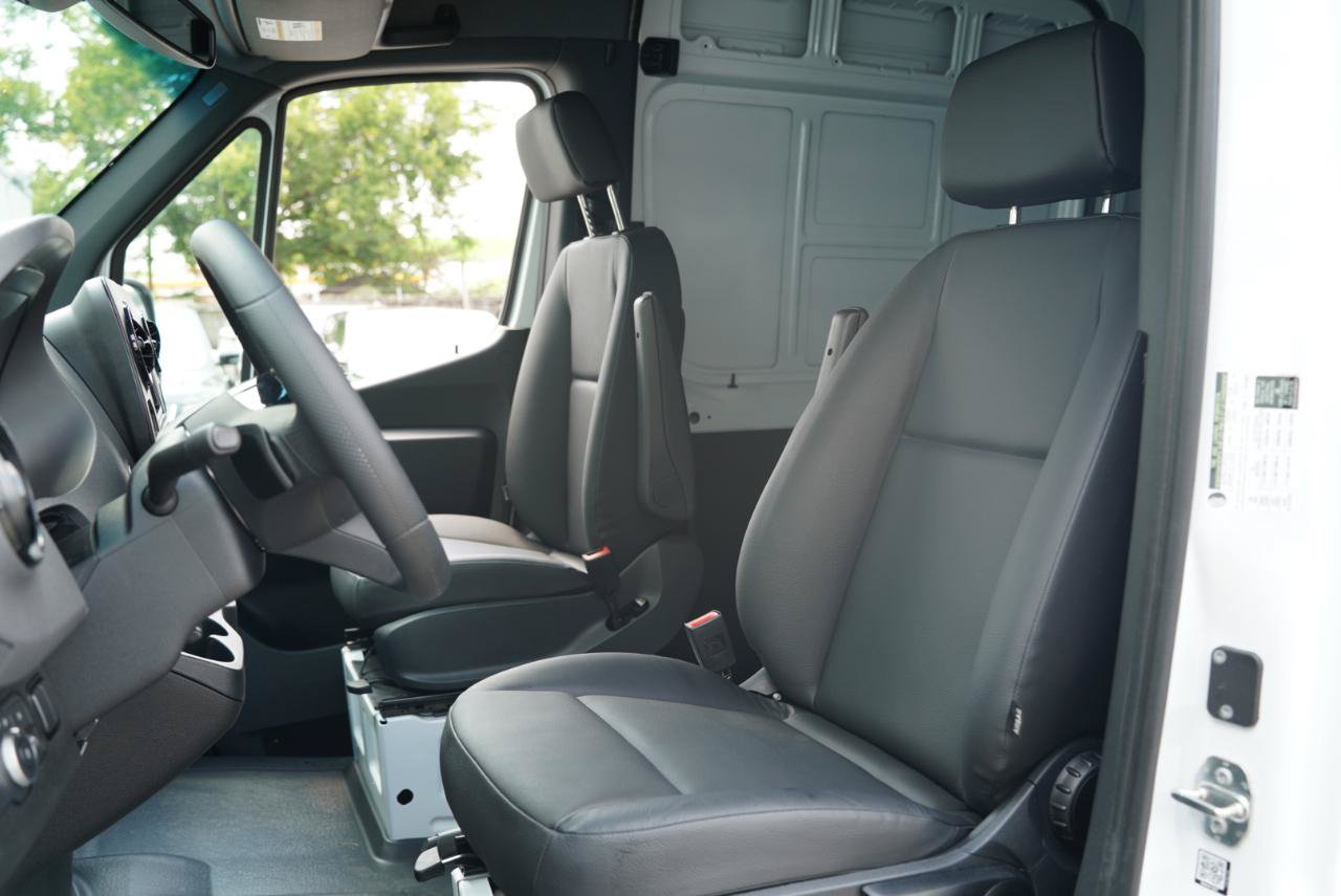 Used 2025 Mercedes-Benz Sprinter 2500 image 22