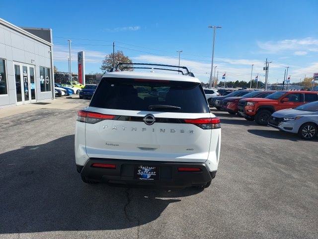 New 2025 Nissan Pathfinder SV image 4