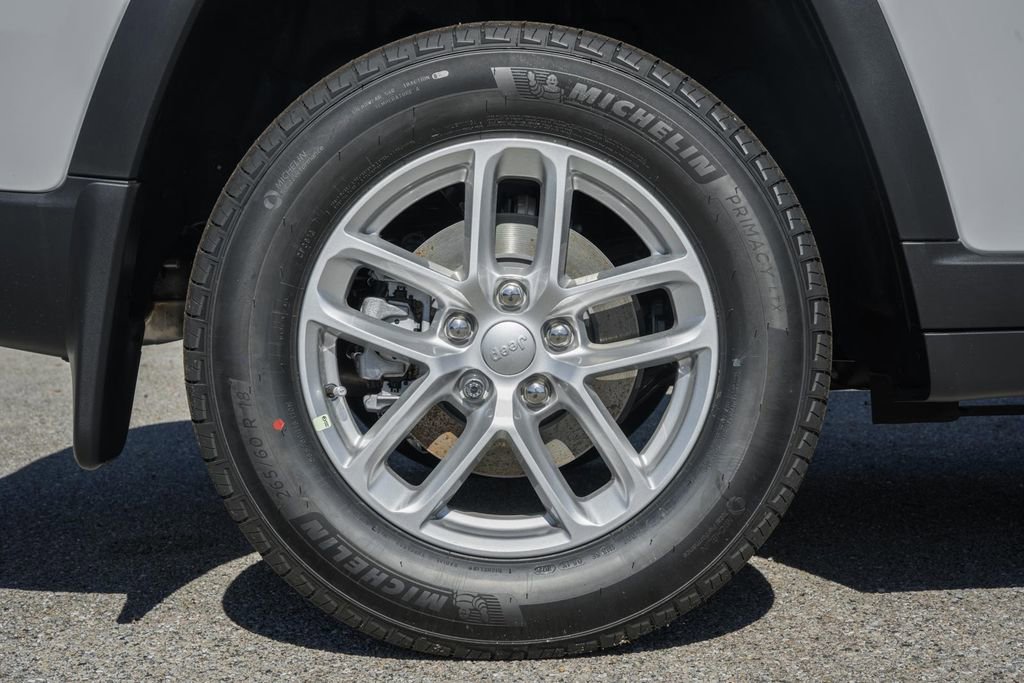 New 2025 Jeep Grand Cherokee Laredo X w/ Luxury Tech Group I image 17