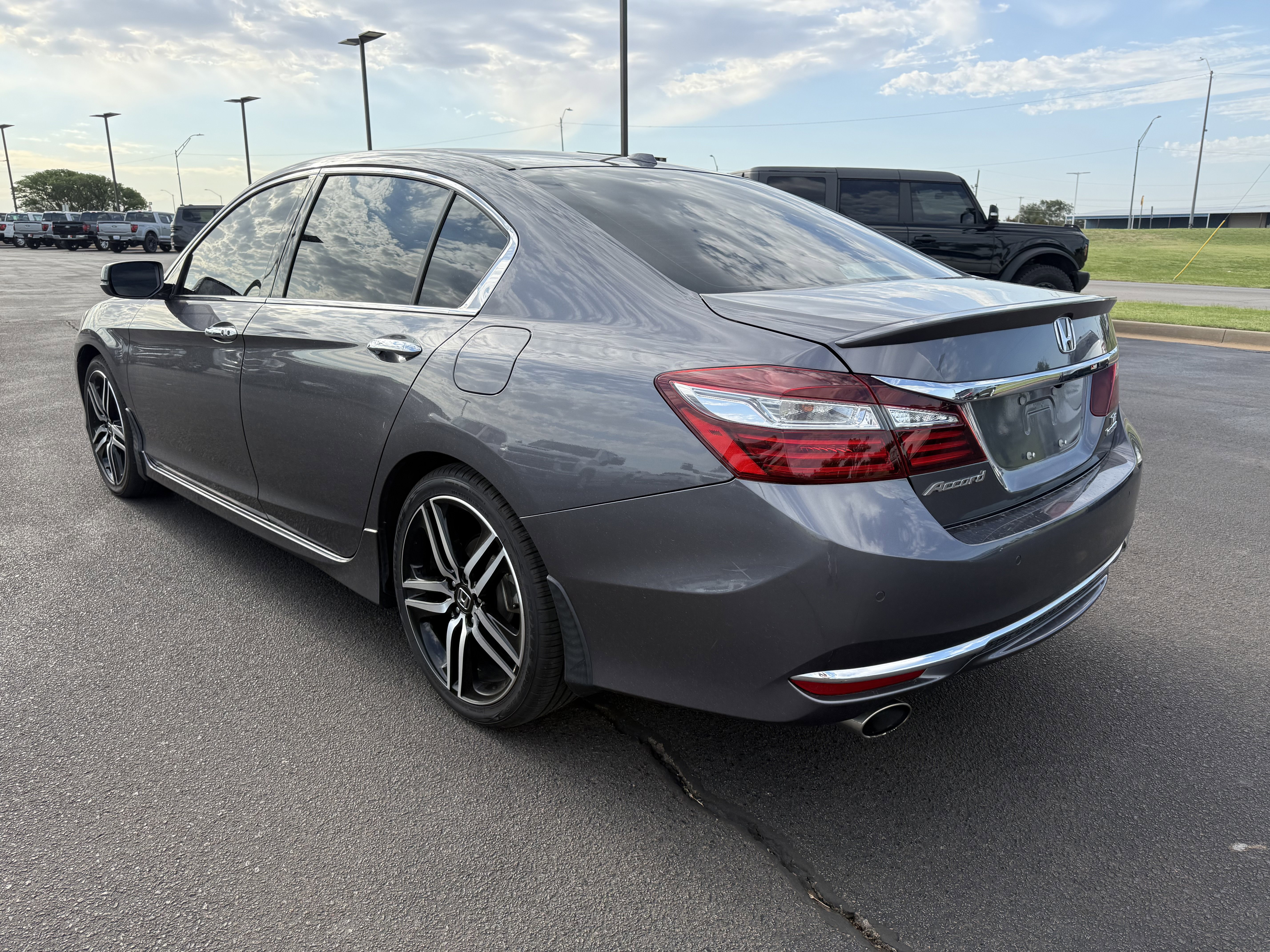 Used 2017 Honda Accord Touring image 4