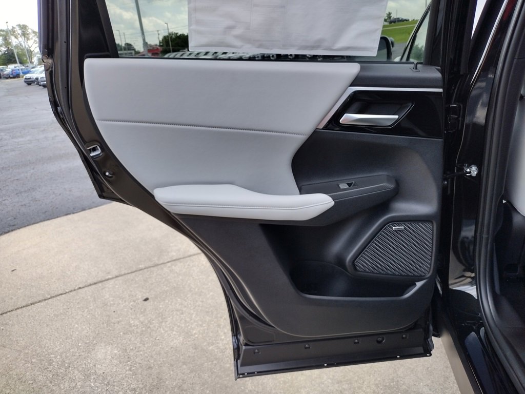 New 2025 Mitsubishi Outlander SE image 29