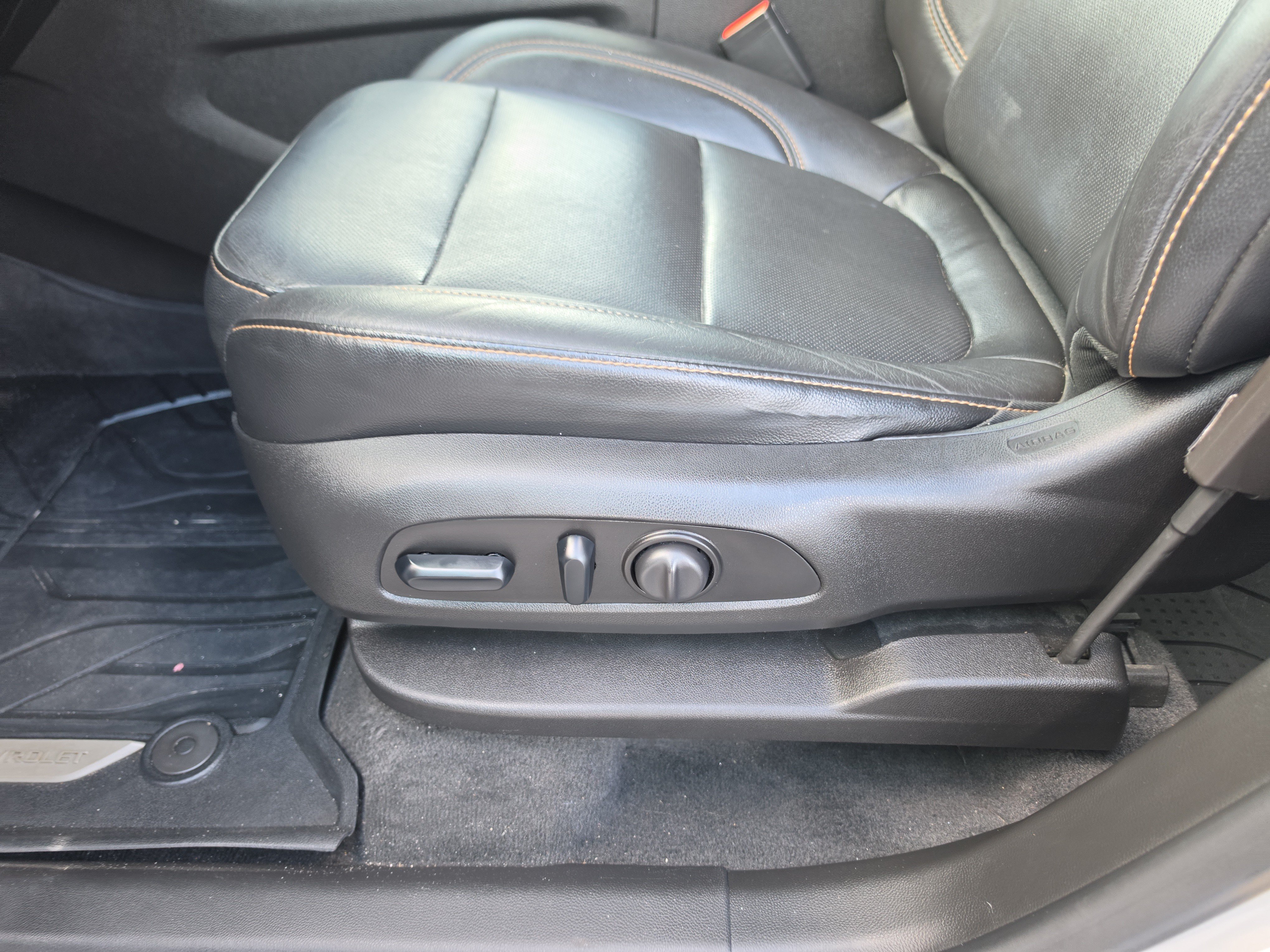 Used 2019 Chevrolet Traverse Premier w/ Redline Edition AWD/4WD image 18