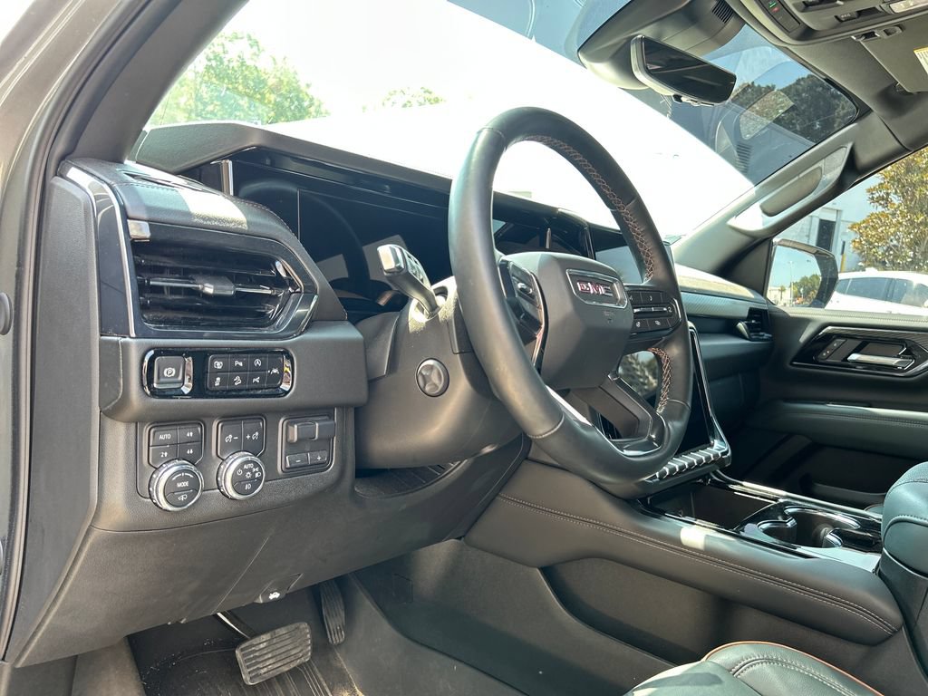 Used 2025 GMC Yukon AT4 w/ AT4 Premium Plus Package AWD/4WD image 10